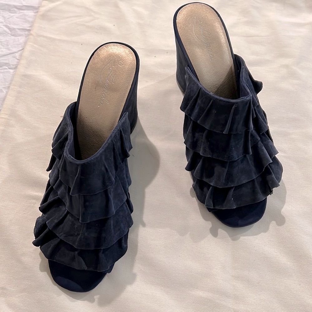 Anthropologie Liendo by Seychelles Ronda Wedges Shoes Blue Suede Ruffle Sz 8
